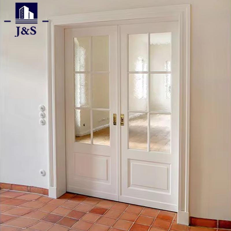 Межкомнатная дверь из массива дерева